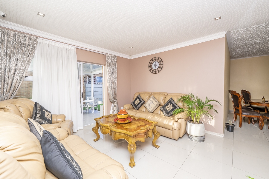 4 Bedroom Property for Sale in Hunters Creek Western Cape